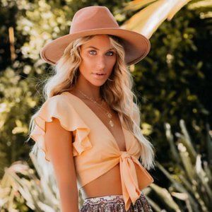 Vici Fluttering Heart Tie Front Crop Top in Peach Size XS